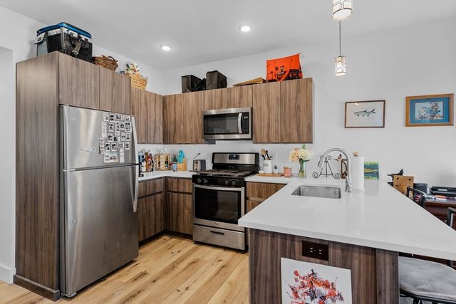 211 W 9th St, Boston, MA 02127