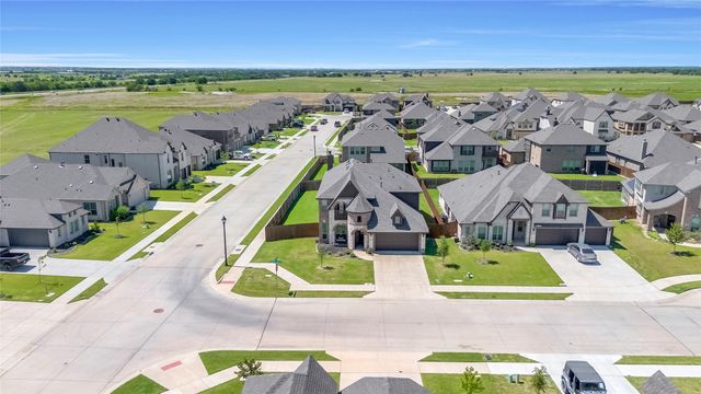 303 Hidden Cove Drive, Ponder, TX 76259