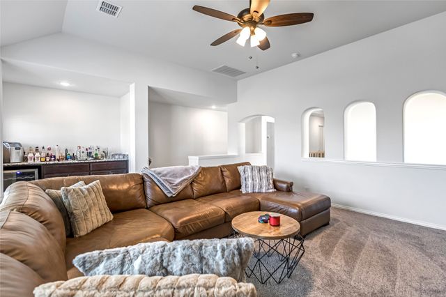 303 Hidden Cove Drive, Ponder, TX 76259