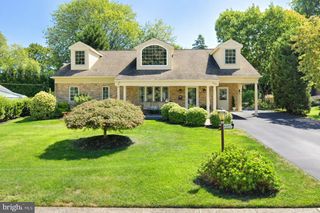 2037 WOODSIDE LN, Broomall, PA 19008