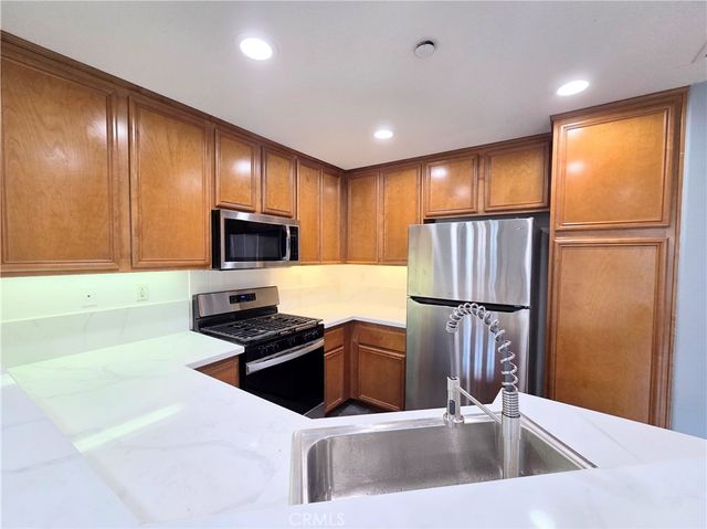 76 New Season, Irvine, CA 92602