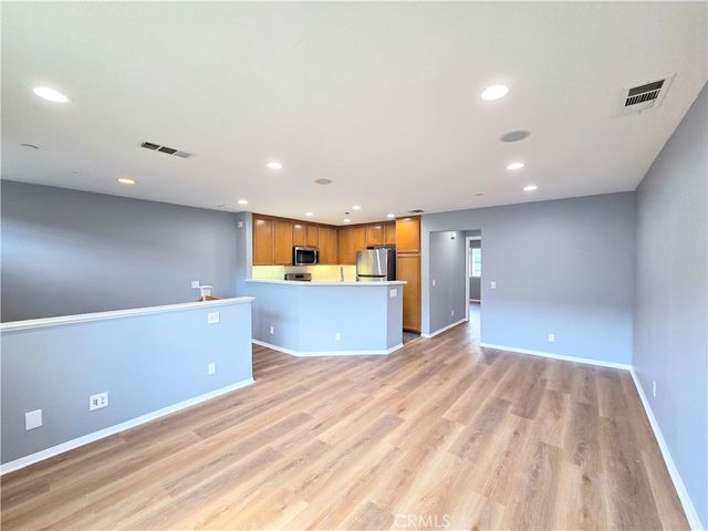 76 New Season, Irvine, CA 92602