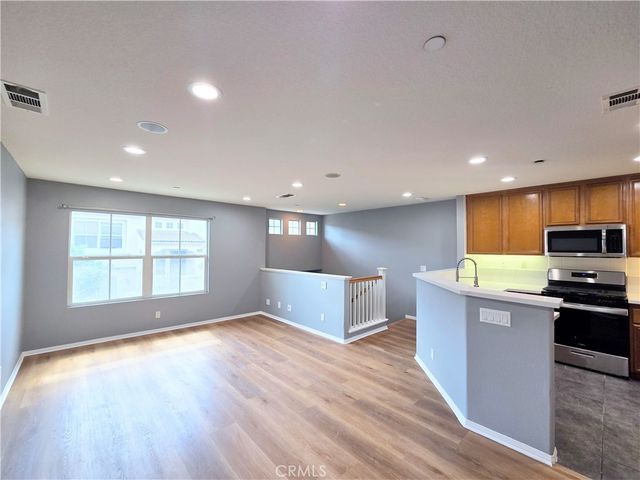 76 New Season, Irvine, CA 92602