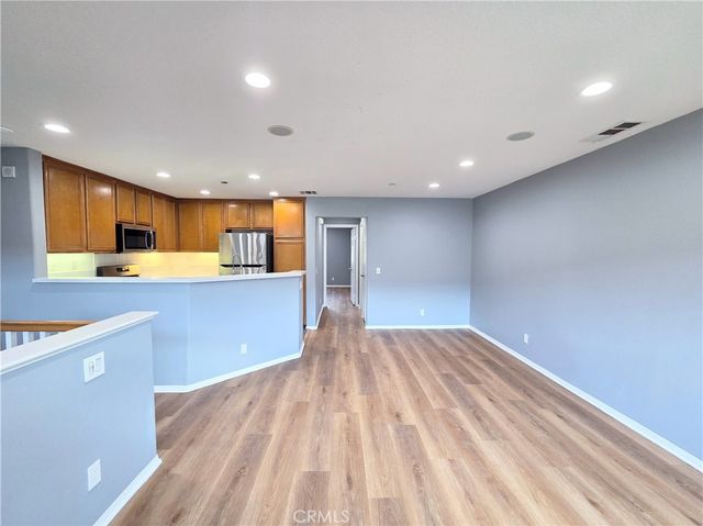 76 New Season, Irvine, CA 92602
