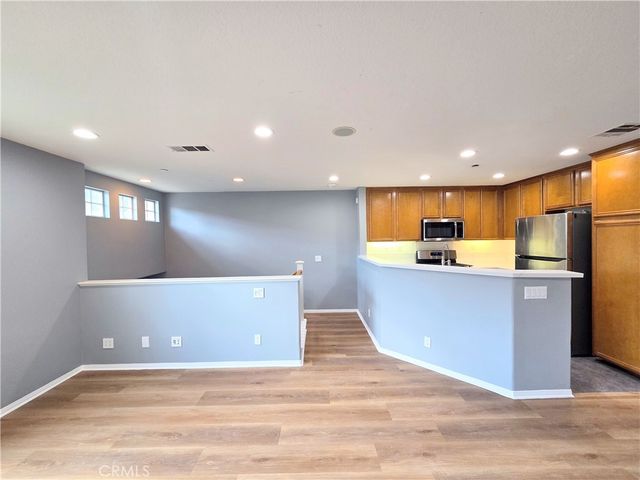 76 New Season, Irvine, CA 92602