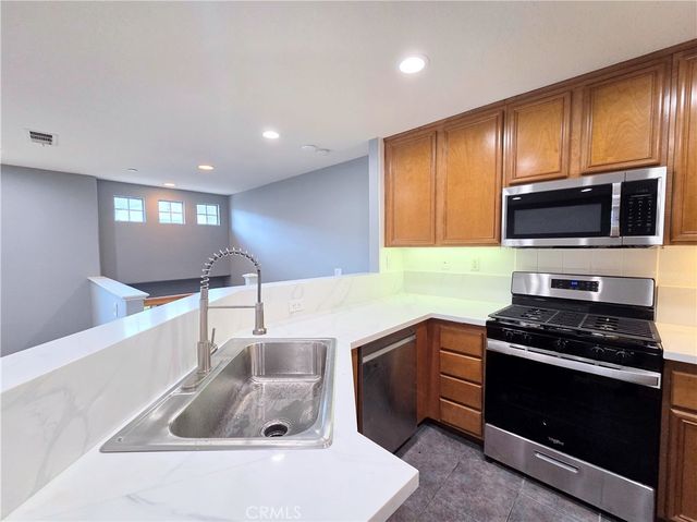 76 New Season, Irvine, CA 92602