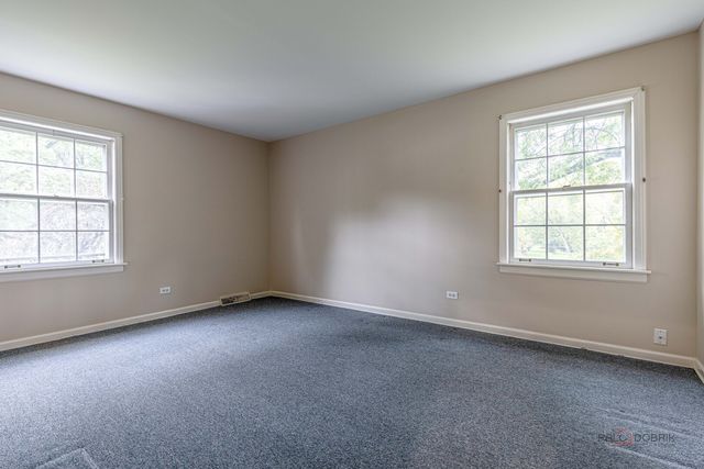 1495 NORTHWOODS Circle, Deerfield, IL 60015