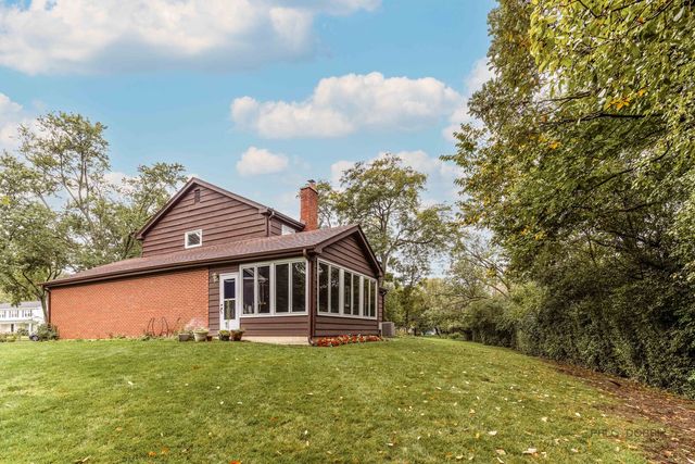 1495 NORTHWOODS Circle, Deerfield, IL 60015
