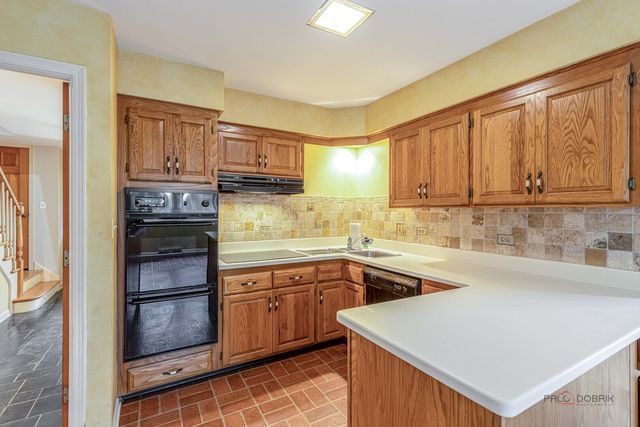 1495 NORTHWOODS Circle, Deerfield, IL 60015
