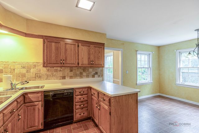 1495 NORTHWOODS Circle, Deerfield, IL 60015