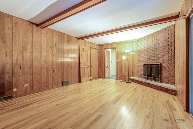 1495 NORTHWOODS Circle, Deerfield, IL 60015