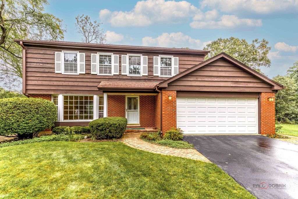 1495 NORTHWOODS Circle, Deerfield, IL 60015