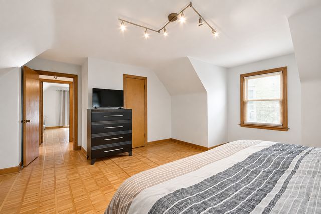 6227 N Naper Avenue, Chicago, IL 60631
