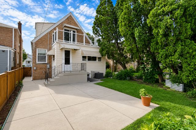 6227 N Naper Avenue, Chicago, IL 60631