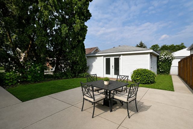 6227 N Naper Avenue, Chicago, IL 60631