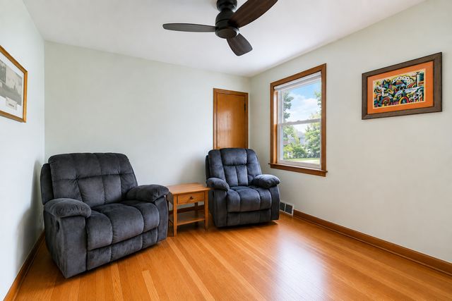 6227 N Naper Avenue, Chicago, IL 60631