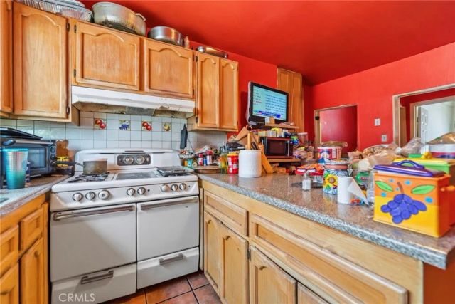 2920 Van Buren, Los Angeles, CA 90007