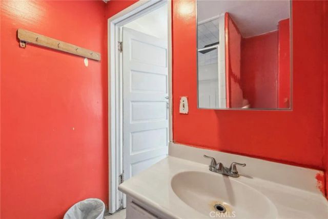 2920 Van Buren, Los Angeles, CA 90007