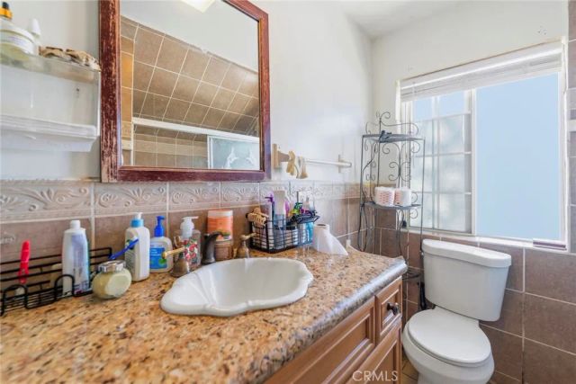 2920 Van Buren, Los Angeles, CA 90007