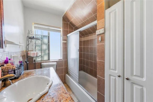 2920 Van Buren, Los Angeles, CA 90007