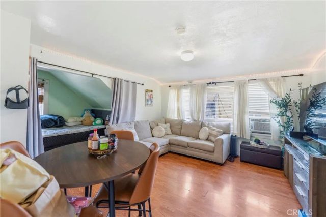 2920 Van Buren, Los Angeles, CA 90007