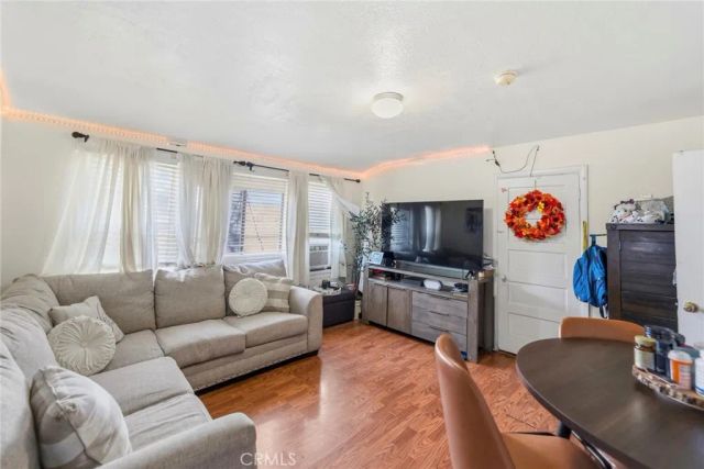 2920 Van Buren, Los Angeles, CA 90007