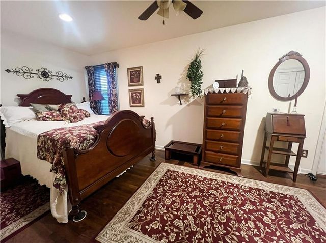 3501 Woodbury Street, Independence, MO 64055