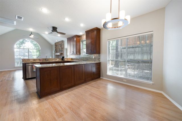 1818 Haydenbend Circle, Grapevine, TX 76051