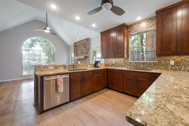 1818 Haydenbend Circle, Grapevine, TX 76051