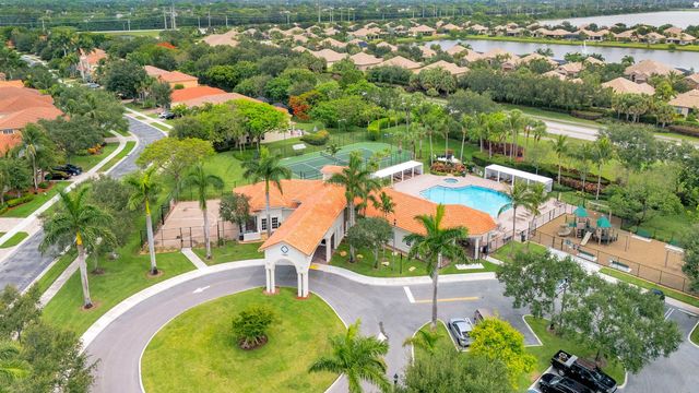 10641 Willow Oak Court, Wellington, FL 33414