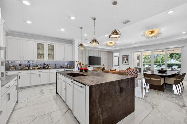 10626 Starling Way, West Palm Beach, FL 33412