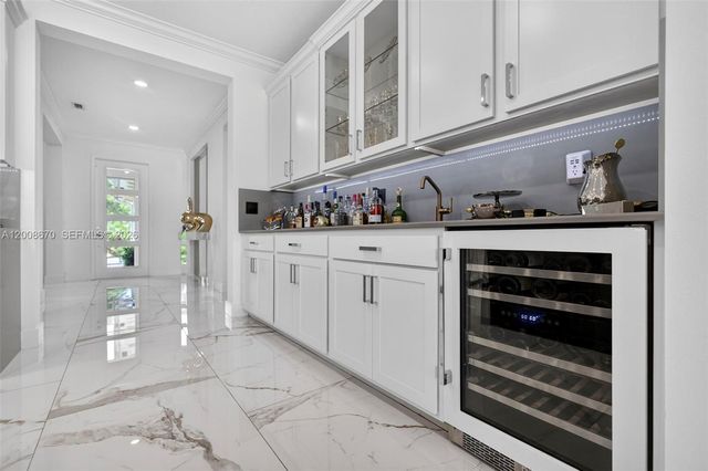 10626 Starling Way, West Palm Beach, FL 33412