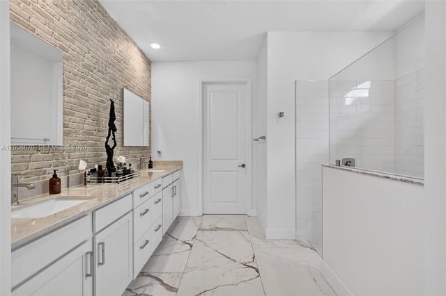 10626 Starling Way, West Palm Beach, FL 33412