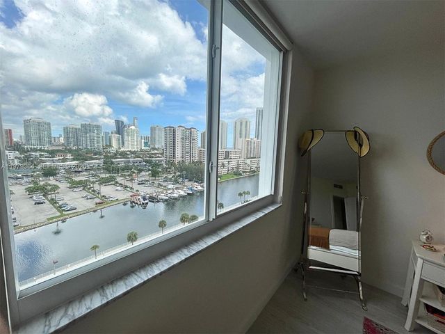 500 Bayview Dr 1123, Sunny Isles Beach, FL 33160