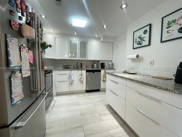 500 Bayview Dr 1123, Sunny Isles Beach, FL 33160