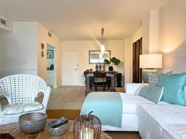 500 Bayview Dr 1123, Sunny Isles Beach, FL 33160