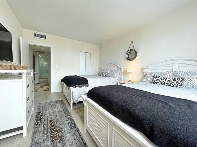 500 Bayview Dr 1123, Sunny Isles Beach, FL 33160