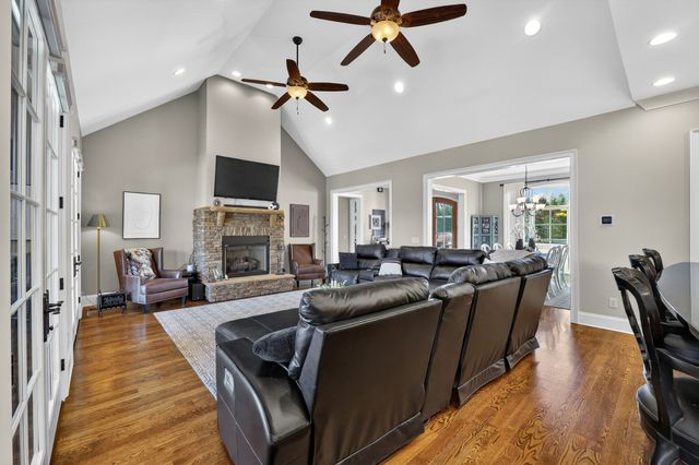 1001 Williams St, Decherd, TN 37324