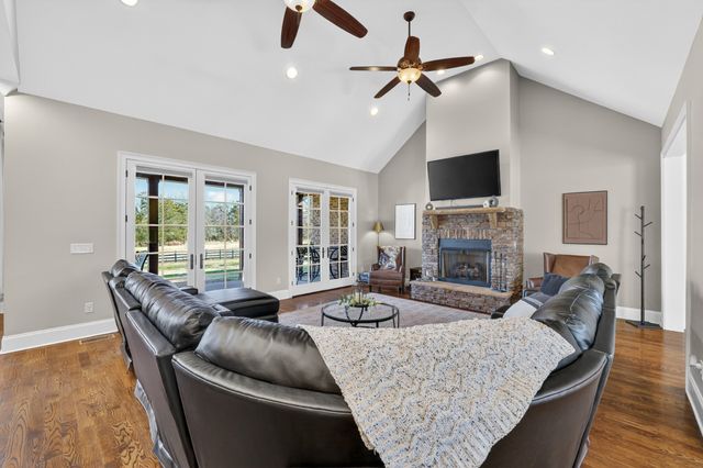 1001 Williams St, Decherd, TN 37324