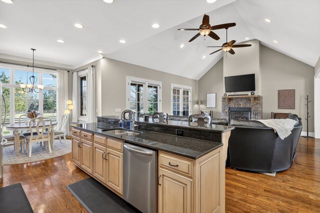 1001 Williams St, Decherd, TN 37324