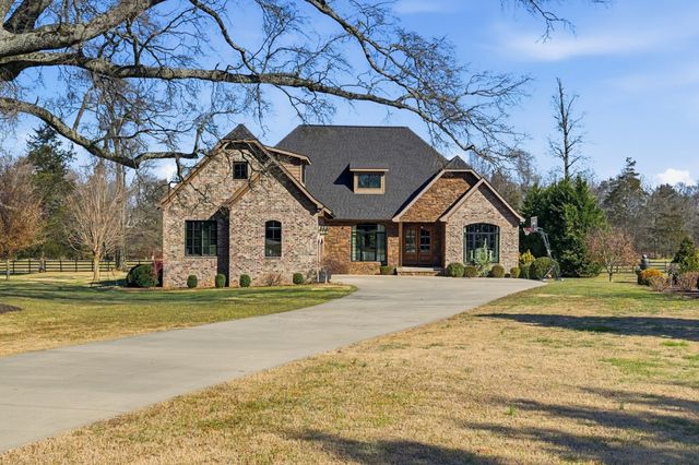 1001 Williams St, Decherd, TN 37324