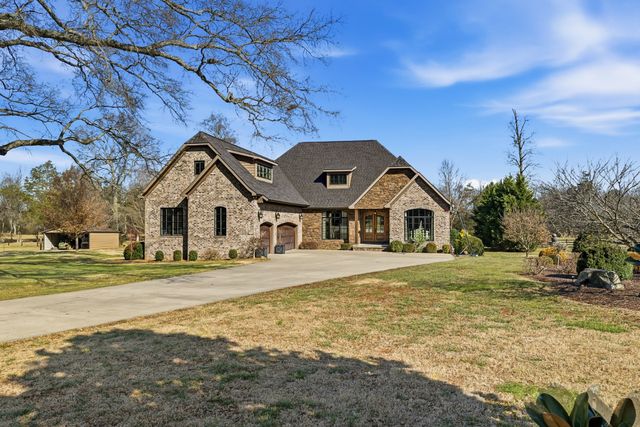 1001 Williams St, Decherd, TN 37324