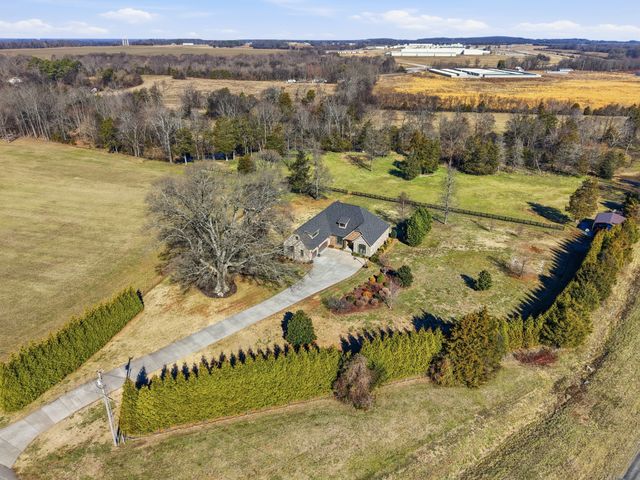 1001 Williams St, Decherd, TN 37324