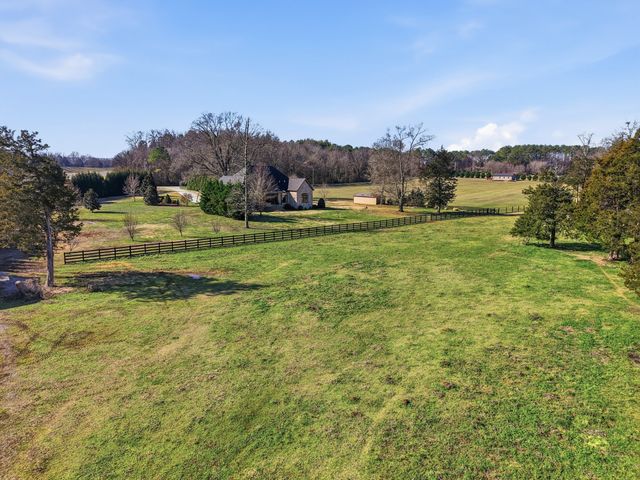 1001 Williams St, Decherd, TN 37324