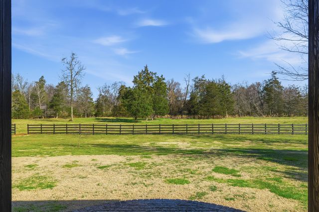 1001 Williams St, Decherd, TN 37324