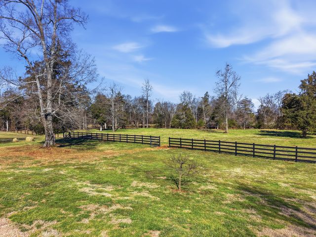 1001 Williams St, Decherd, TN 37324