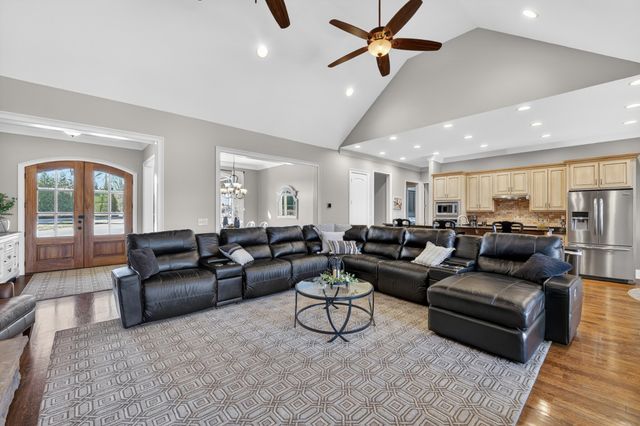 1001 Williams St, Decherd, TN 37324