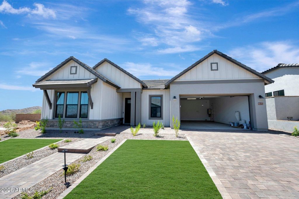 21659 W DEVONSHIRE Avenue, Buckeye, AZ 85396 — photo 2