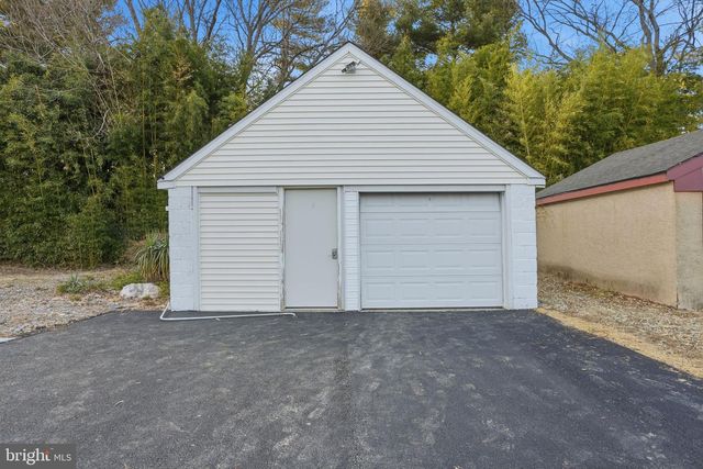 414 HALLOWELL AVE, Horsham, PA 19044