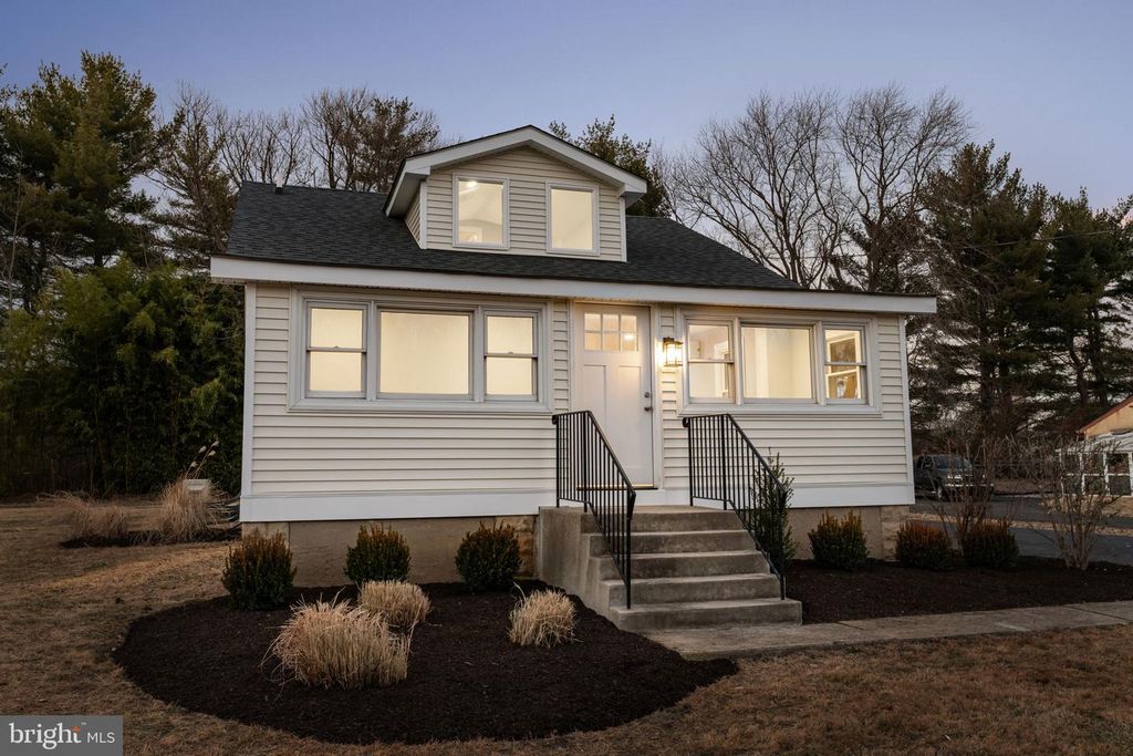 414 HALLOWELL AVE, Horsham, PA 19044